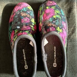 Outbound Women's Floral Clogs - Black and Pink